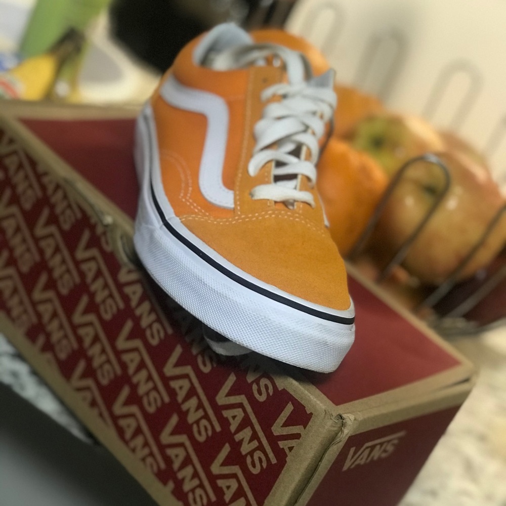 Vans - Picture 2 of 4